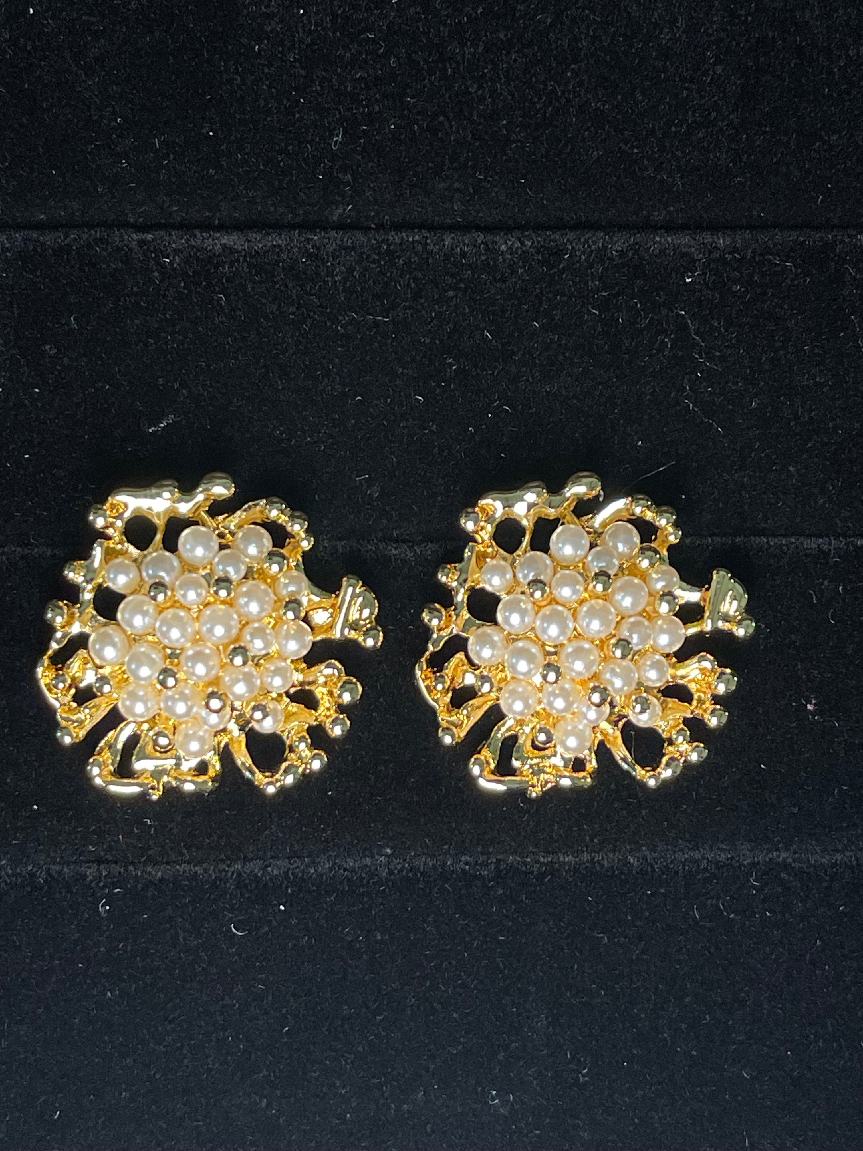 PerlitasDorada Studs