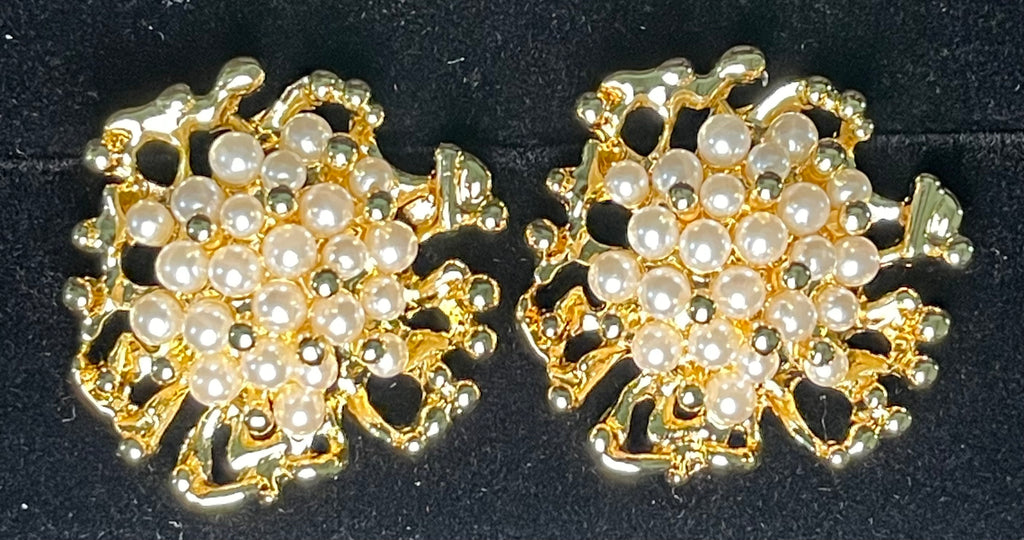 PerlitasDorada Studs
